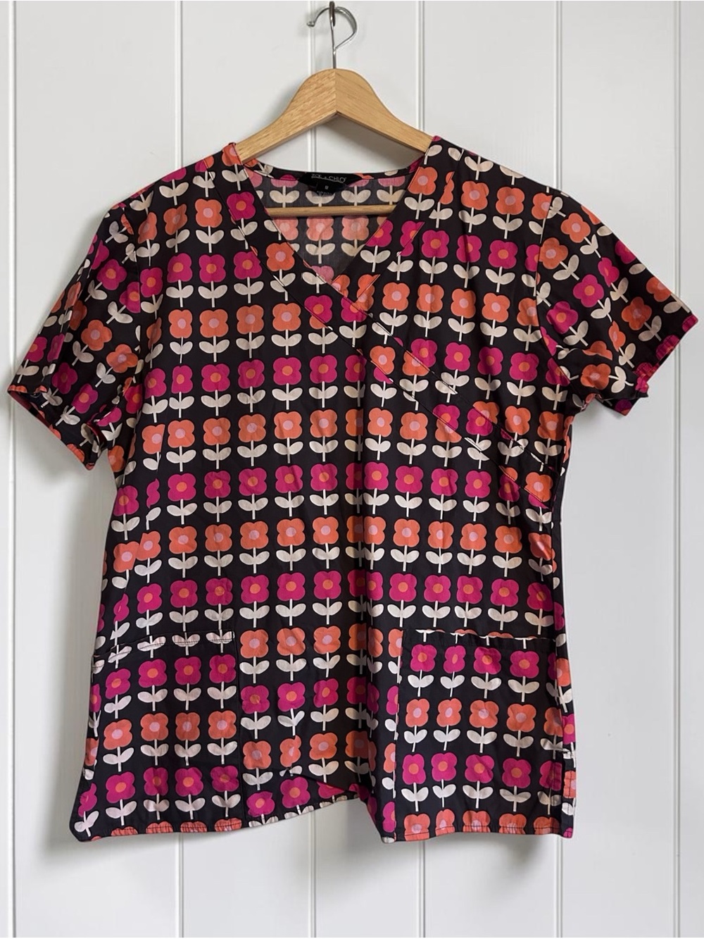 Zoe + Chloe Women’s Floral Scrub Top Size Medium